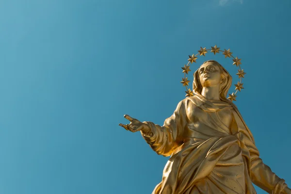 Madonnina staty perfekt replika — Stockfoto