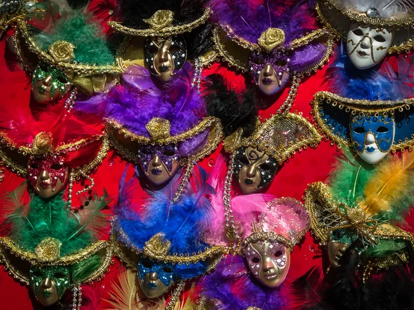 Bunte venezianische Karnevalsmasken — Stockfoto