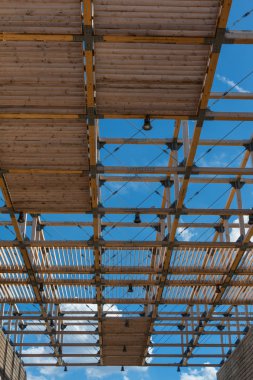 Ahşap tavan yapısı: Bina Modern mimari Des ile