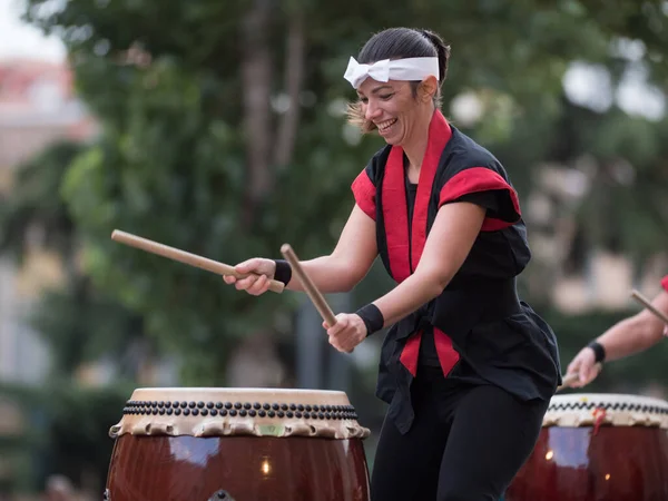 Parma Italien September 2020 Mädchen Spielen Trommeln Japanischer Musiktradition Während — Stockfoto