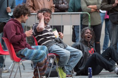 Parma, İtalya - Eylül 2020: Kalabalıkta İnsanlar Açık Hava Olayına Katılıyor.