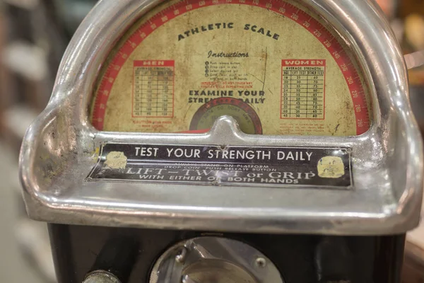 Testen Sie Ihre Stärke Vintage Iron Strength Spiel Zum Spielen — Stockfoto