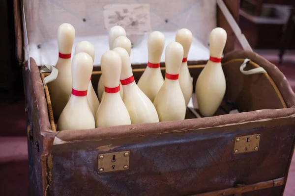 Set White Bowling Pins Open Casket — Stock Photo, Image