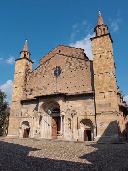 フィデンツァのサン ドニーノ大聖堂 典型的なロマネスク様式のパルマ イタリア — ストック写真
