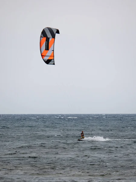 Kitesurfing Windy Day Very Rough Sea — Stock Photo, Image