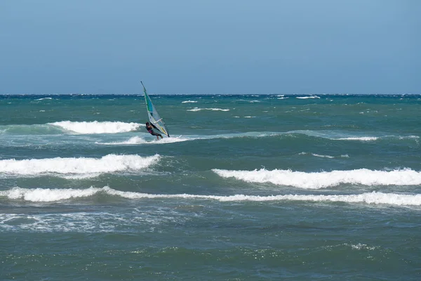 Windsurf Montando Ondas Mar Choppy — Fotografia de Stock