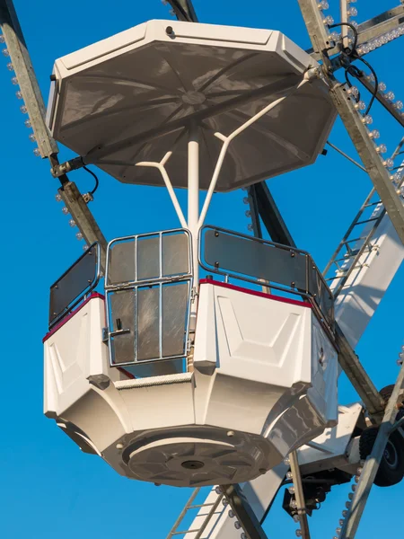 Cabine de roda gigante branca — Fotografia de Stock