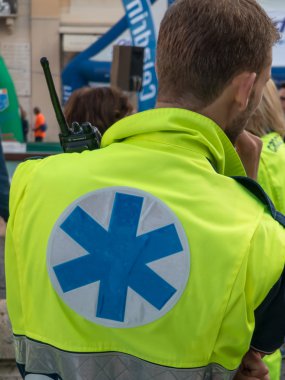 radyo donanımları beklemek için çağrı ile ilk yardım