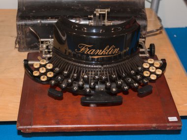 Retro vintage daktilo Önden Görünüm