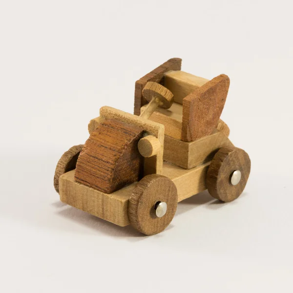 Miniature de voiture jouet en bois isolé sur fond blanc — Photo