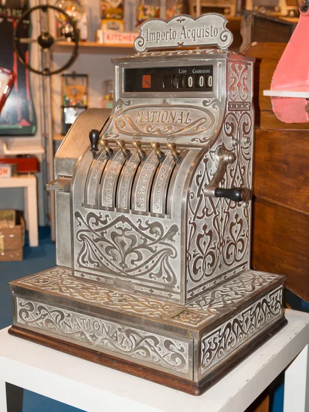 Vintage cash register charge in lire italia — Stock Photo, Image