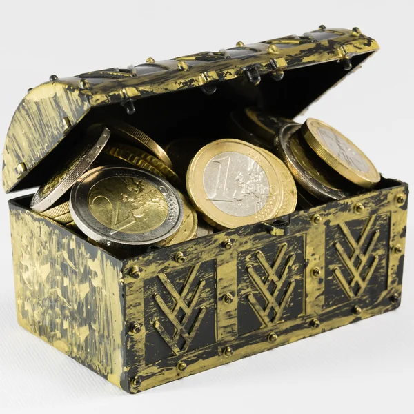 Treasure chest filled with coin, euro currency — Stock Photo, Image