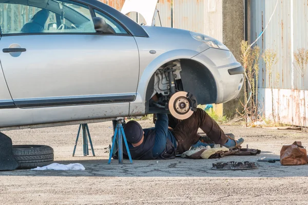 Male mechanic working under car — Stock Photo, Image