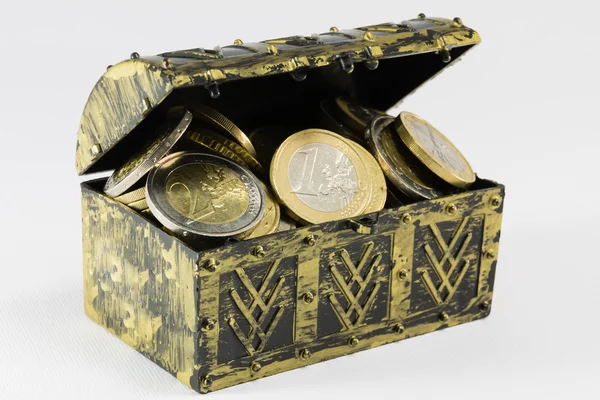 Treasure chest filled with coin, euro currency — Stock Photo, Image