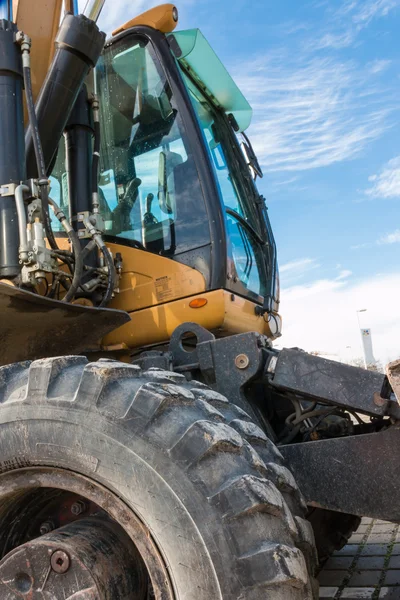 Close-up of yellow loader excavator cabin and tire — Stock Photo, Image