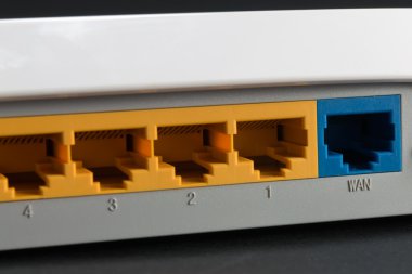 yönlendiricinin arkasındaki Ethernet bağlantı noktası