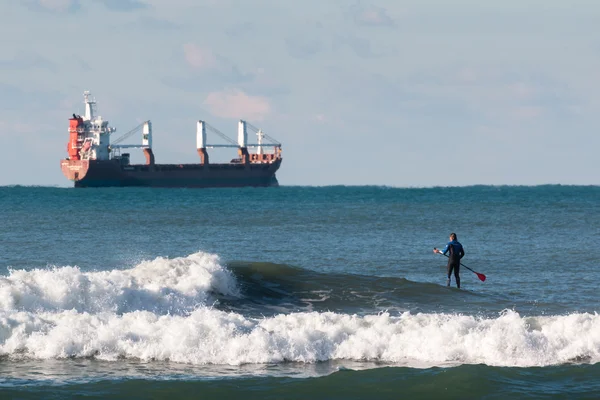 Stand up paddle board, surfeur homme pagaie — Photo