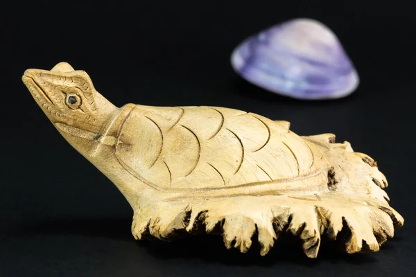 Drewniany żółw ozdobny intarsja — Zdjęcie stockowe