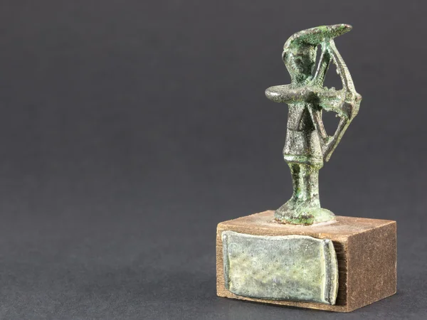 Archer bronze figurine, arrow and bow statuette — Stock Photo, Image