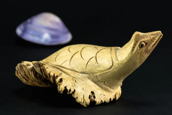 Dřevěná želva dekorativní intarzie — Stock fotografie