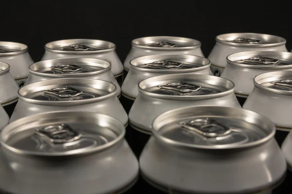 Grupo de latas de bebidas de alumínio — Fotografia de Stock
