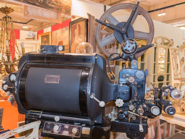 Oude vintage professionele film projector — Stockfoto