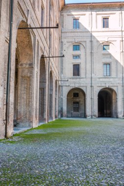 Kemer, sütunlar, avlu ve Pilott Sarayı Cobblestones