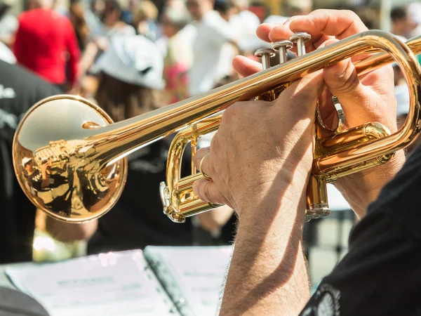 Beard Man Playng Brass Lacquered Trumpet — Stock Photo, Image