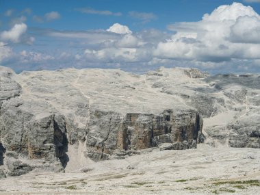 İtalya, Dolomitler 'de Rocky Pordoi' nin Yüksek Dağ Vista 'sı.