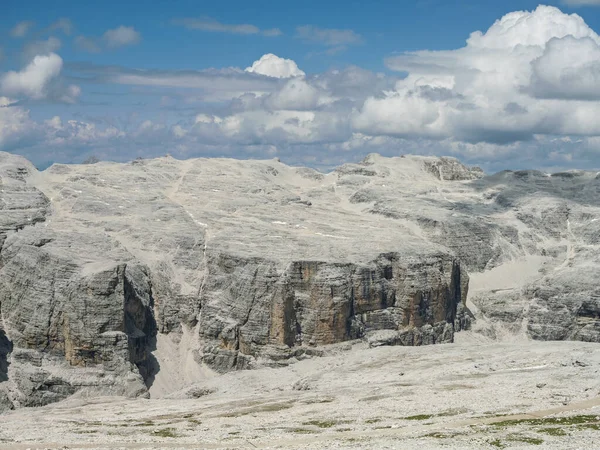 İtalya, Dolomitler 'de Rocky Pordoi' nin Yüksek Dağ Vista 'sı.