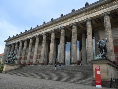 Berlin, Almanya 'daki Altes Müzesinin Mimari Görkemi.