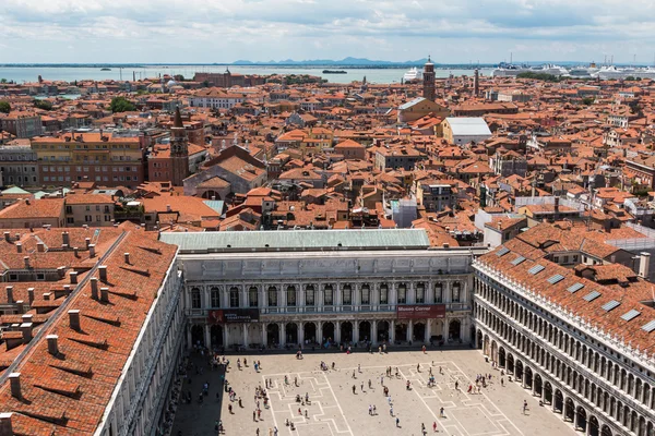 Venecia Skyline: Vista aérea de la Plaza de San Marcos en Venecia y — Foto de stock gratuita