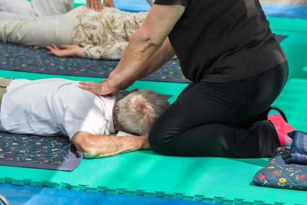 Tratamento de massagem profissional — Fotografia de Stock