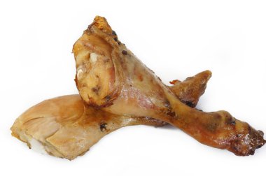 Beyaz arka plan üzerinde pişmiş tavuk baget