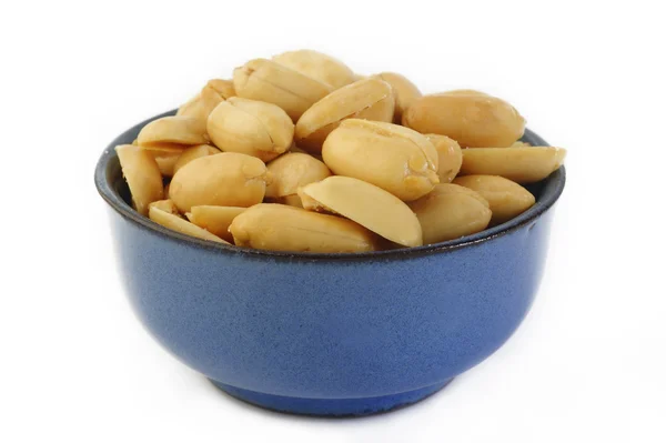 Geschälte gesalzene Erdnüsse in Schüssel — Stockfoto