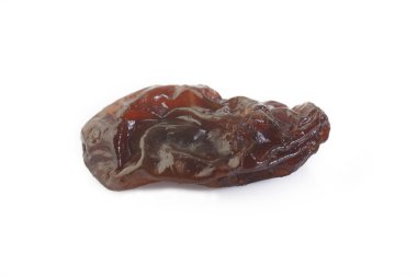 Beyaz zemin üzerine kuru üzüm