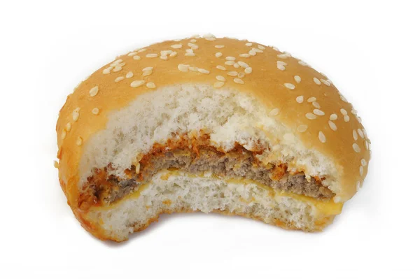 Gebeten Hamburger op witte achtergrond — Stockfoto