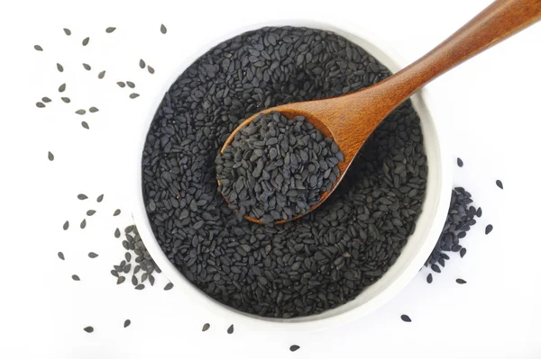 Černá Sezamová semínka v misce Stock Snímky