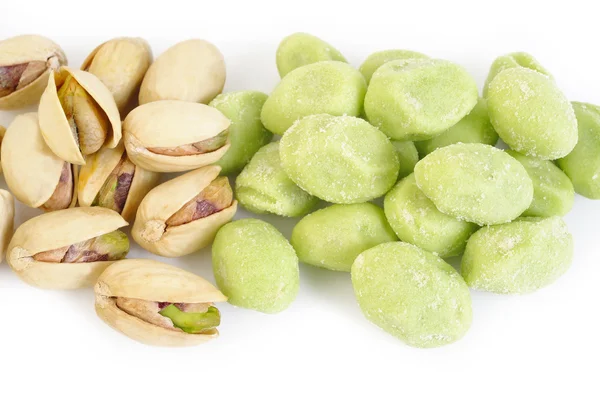 Wasabi coated pistachios — Stock Photo, Image