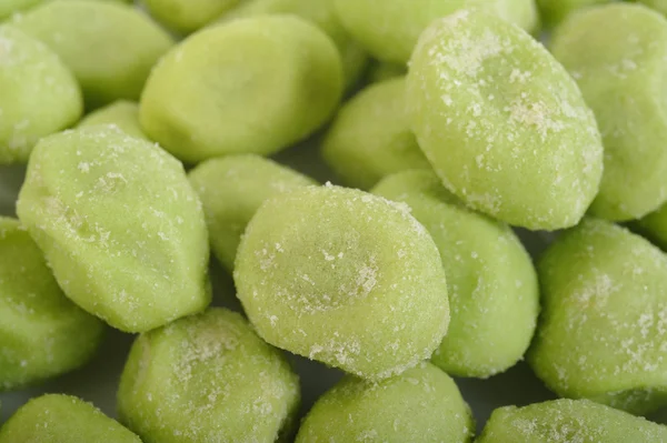 Pistachos recubiertos de wasabi —  Fotos de Stock