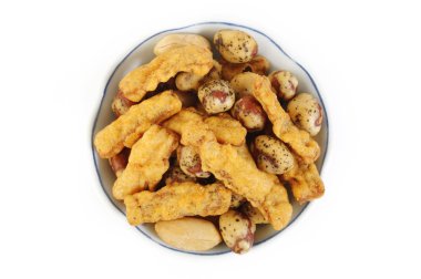 fıstık, gevrek ve terbiyeli kalamar beyaz