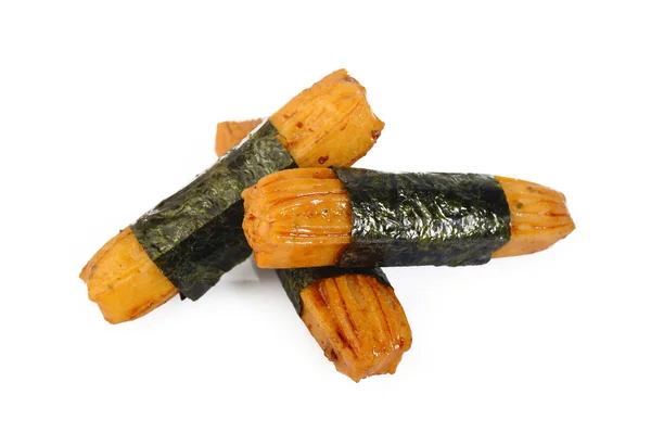 Alghe avvolte cracker di riso su sfondo bianco — Foto Stock