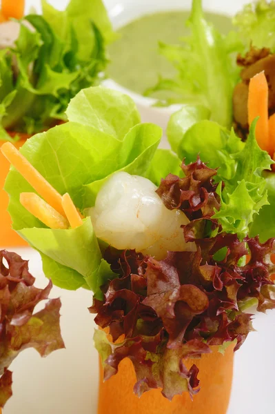 Salad roll with shrimp on white background — Stock Photo, Image