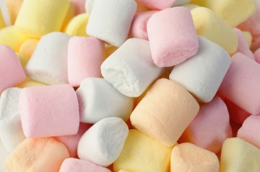 küçük renkli kabarık marshmallow