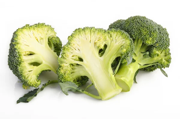 Brócoli vegetal sobre fondo blanco — Foto de Stock