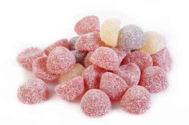 beyaz zemin üzerine jelatin yabani çilek