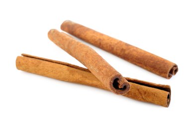 beyaz izole kabuk tarçın baharat