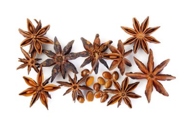 beyaz arkaplanda anason yıldızları