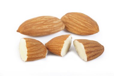 Çiğ badem fındık 