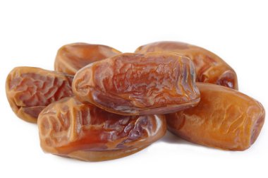kurutulmuş tarihleri üzerinde beyaz izole 